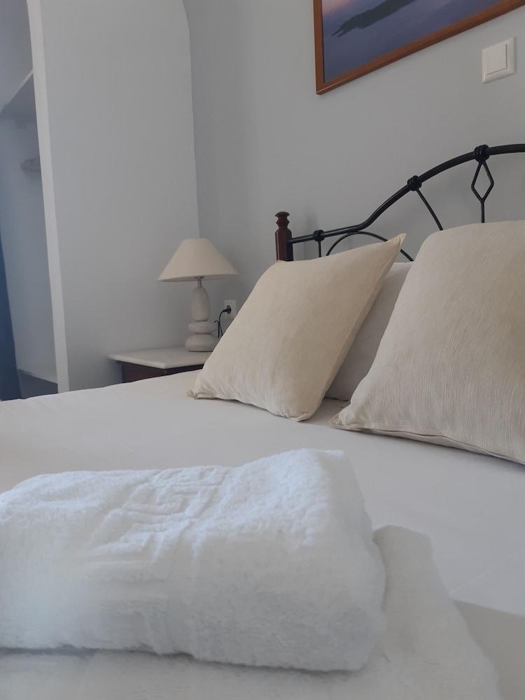 Emmanouela Studios & Villas Karterados  Exteriör bild