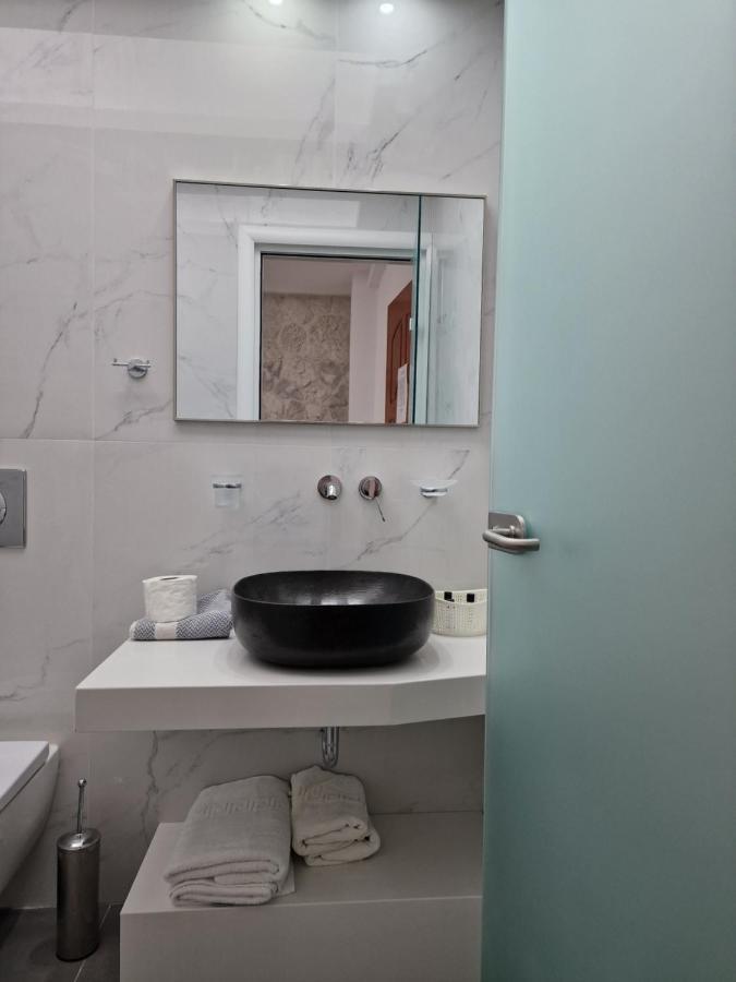 Emmanouela Studios & Villas Karterados  Exteriör bild