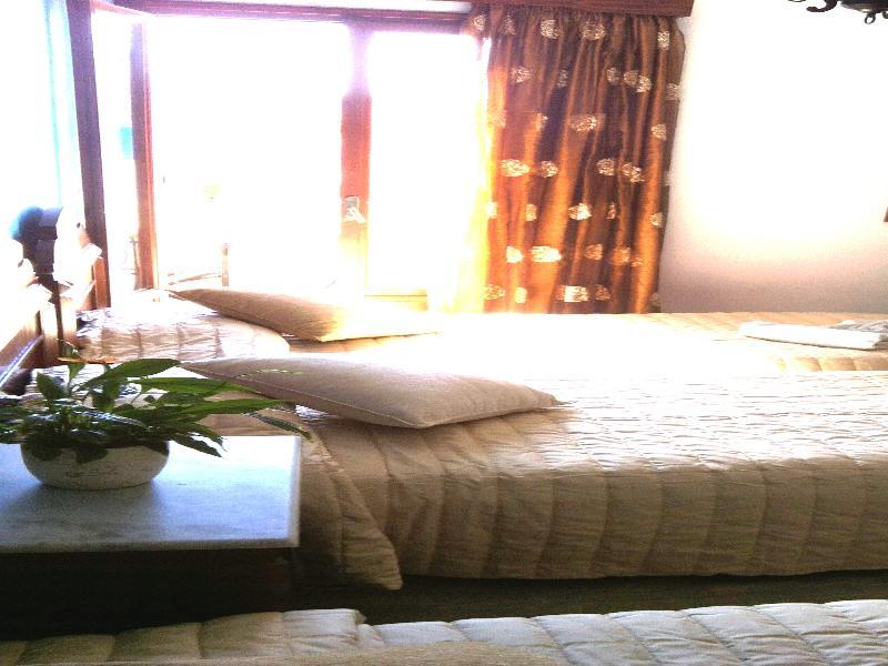 Emmanouela Studios & Villas Karterados  Exteriör bild