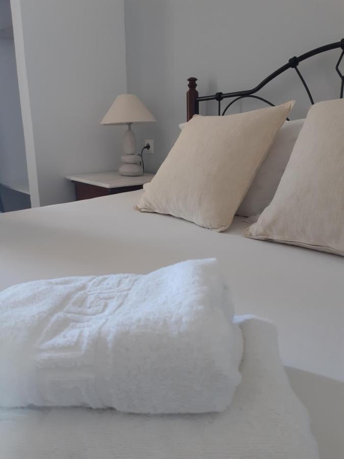 Emmanouela Studios & Villas Karterados  Exteriör bild